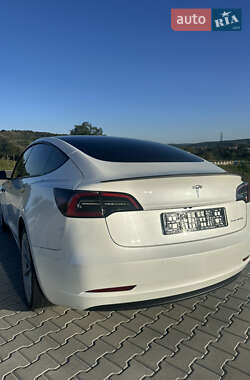 Седан Tesla Model 3 2021 в 