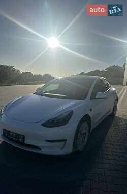 Седан Tesla Model 3 2021 в 