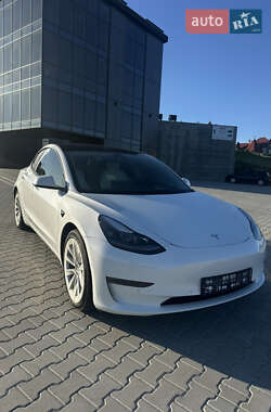 Седан Tesla Model 3 2021 в 
