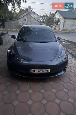 Седан Tesla Model 3 2022 в 
