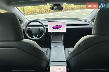 Седан Tesla Model 3 2024 в 