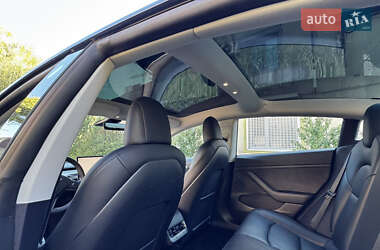 Седан Tesla Model 3 2022 в 