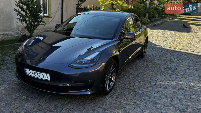 Седан Tesla Model 3 2022 в Чернівцях