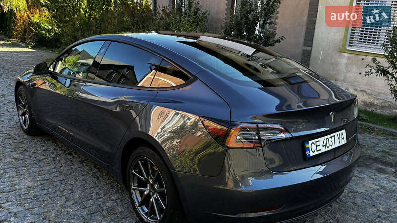 Седан Tesla Model 3 2022 в Чернівцях