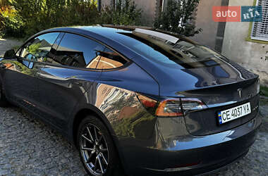 Седан Tesla Model 3 2022 в 