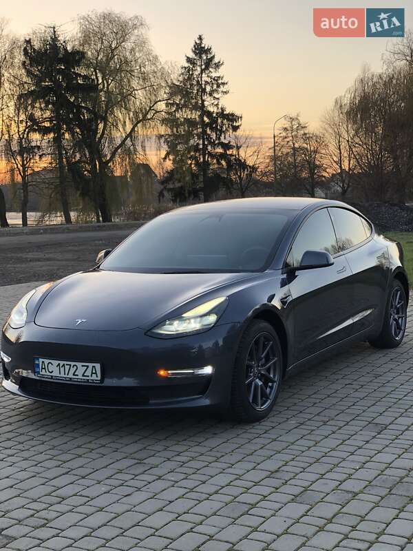 Седан Tesla Model 3 2022 в Луцьку