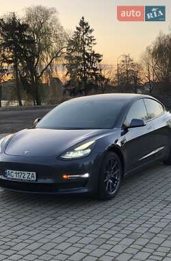Седан Tesla Model 3 2022 в 