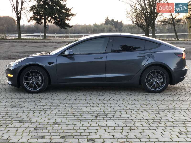 Седан Tesla Model 3 2022 в Луцьку