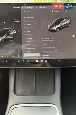 Седан Tesla Model 3 2022 в 