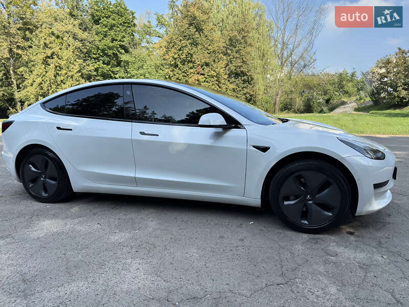 Седан Tesla Model 3 2019 в Львове