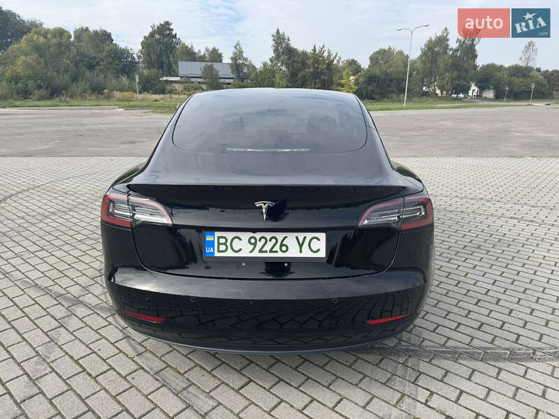 Седан Tesla Model 3 2018 в Львові