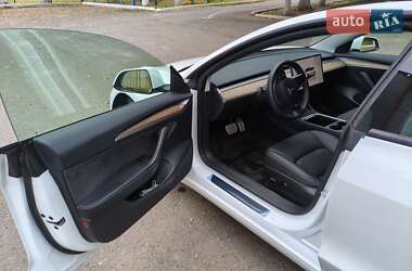 Седан Tesla Model 3 2023 в 