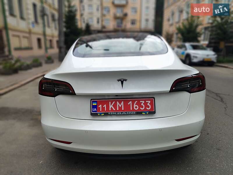 Седан Tesla Model 3 2021 в Киеве
