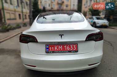 Седан Tesla Model 3 2021 в 