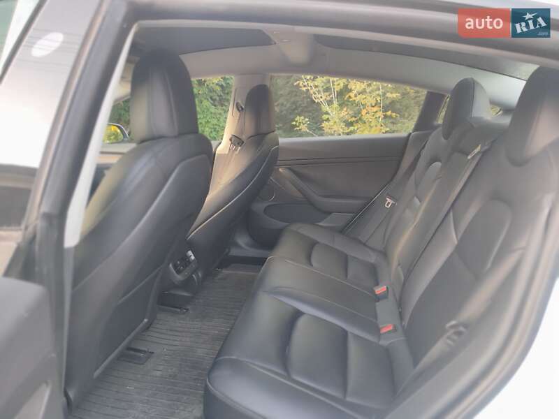 Седан Tesla Model 3 2021 в Киеве