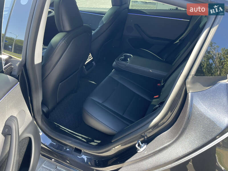 Седан Tesla Model 3 2024 в Одесі
