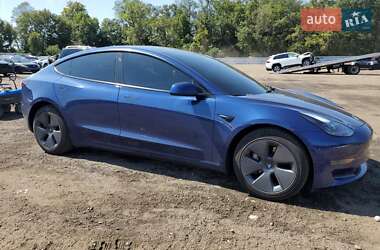 Седан Tesla Model 3 2022 в 