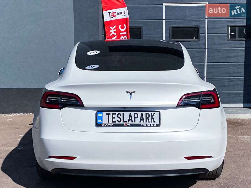 Седан Tesla Model 3 2019 в Киеве