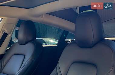 Седан Tesla Model 3 2019 в 