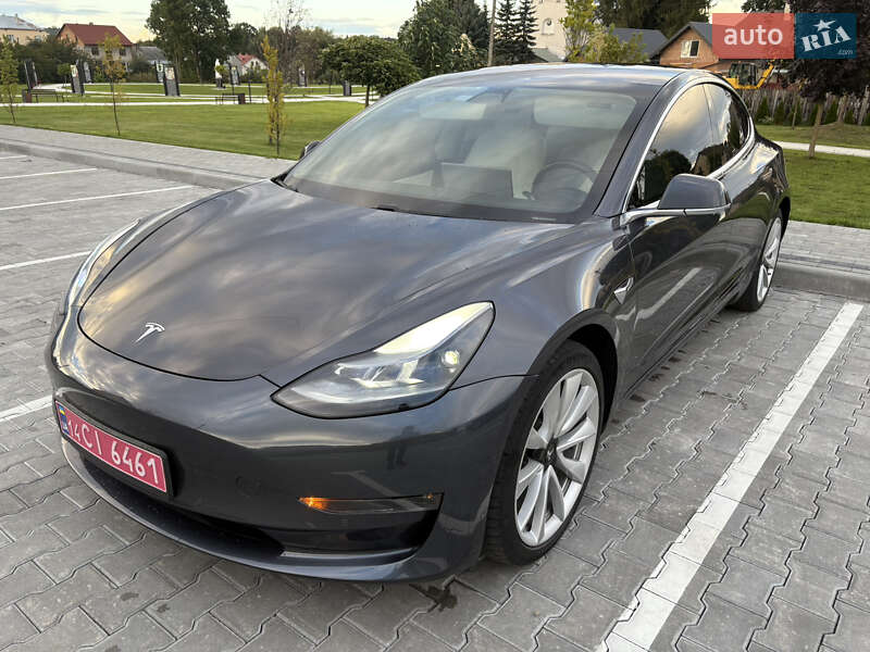 Седан Tesla Model 3 2018 в Львові