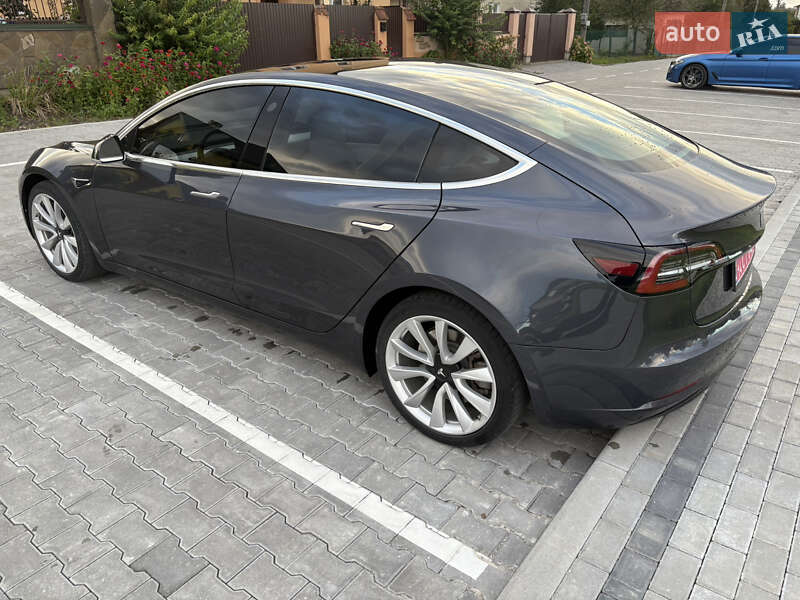 Седан Tesla Model 3 2018 в Львові