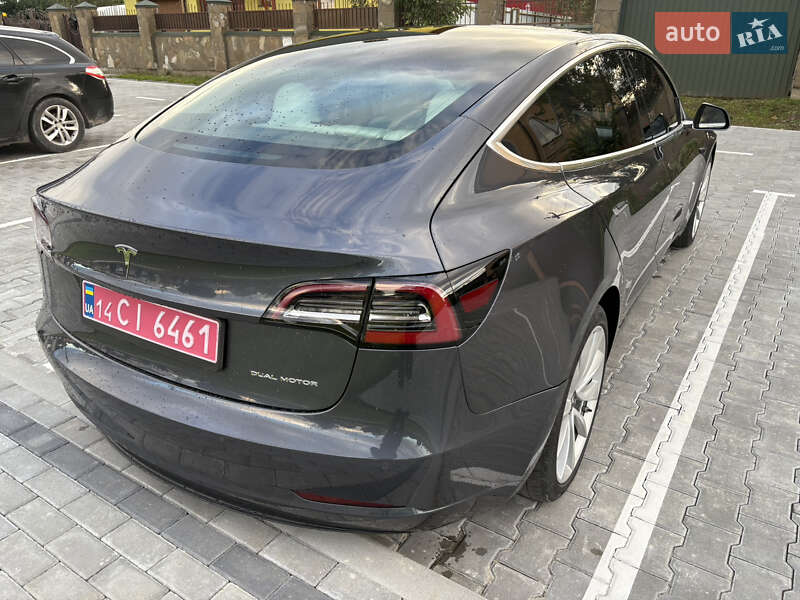 Седан Tesla Model 3 2018 в Львові