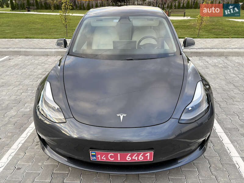 Седан Tesla Model 3 2018 в Львові