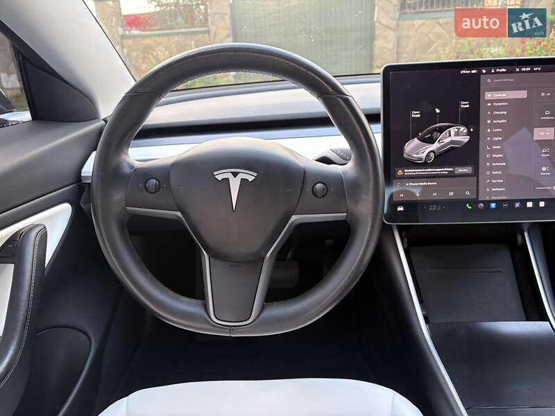 Седан Tesla Model 3 2018 в Львові