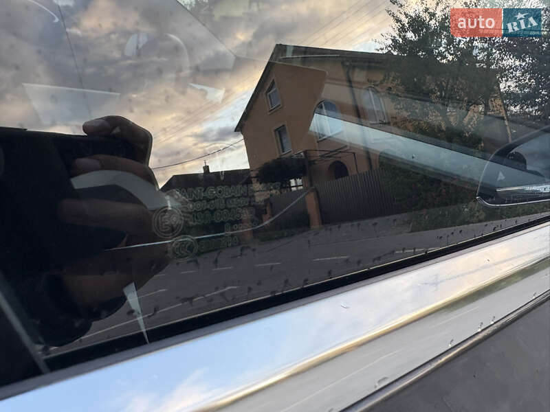 Седан Tesla Model 3 2018 в Львові