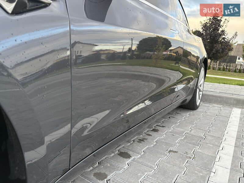 Седан Tesla Model 3 2018 в Львові