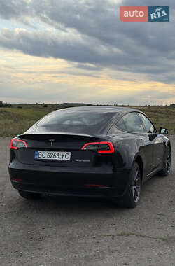 Седан Tesla Model 3 2022 в 
