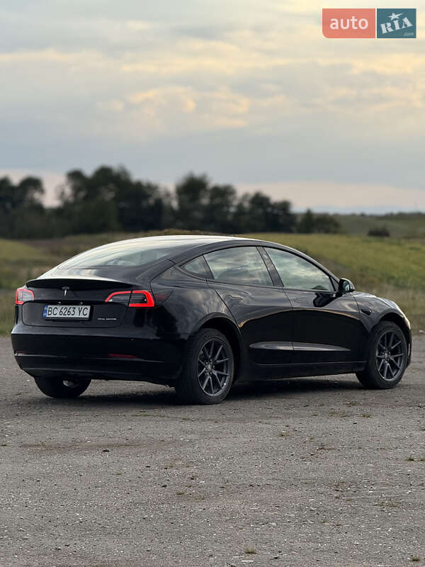 Седан Tesla Model 3 2022 в Львове