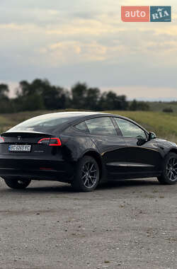 Седан Tesla Model 3 2022 в 