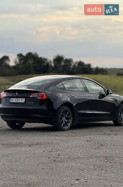Седан Tesla Model 3 2022 в 