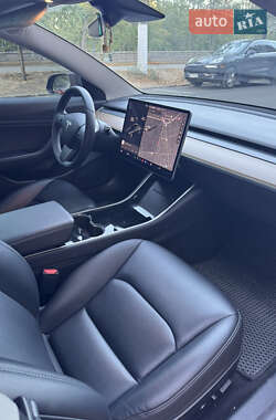 Седан Tesla Model 3 2019 в 