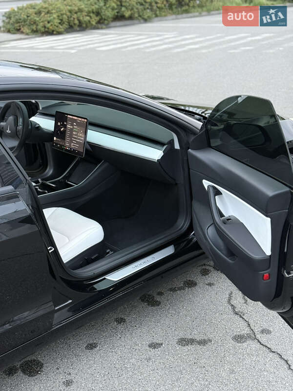 Седан Tesla Model 3 2020 в Києві