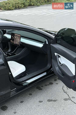 Седан Tesla Model 3 2020 в 