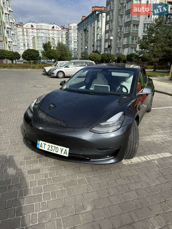 Седан Tesla Model 3 2018 в Івано-Франківську