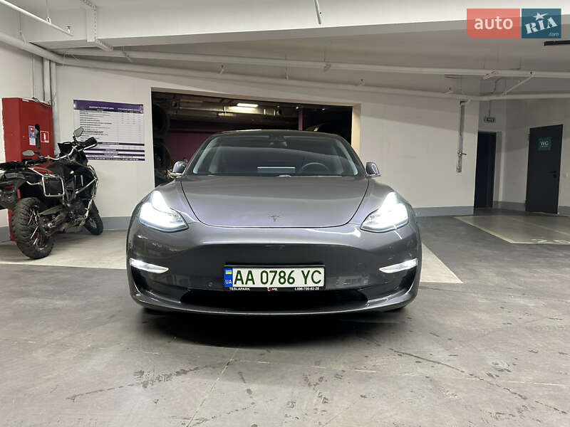 Седан Tesla Model 3 2019 в Киеве