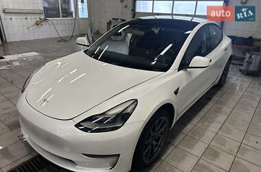 Седан Tesla Model 3 2021 в 