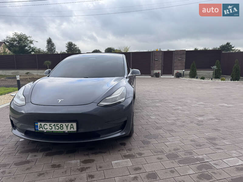 Седан Tesla Model 3 2020 в Львове