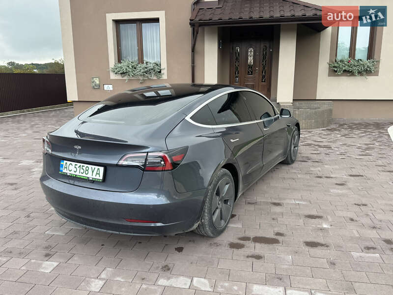Седан Tesla Model 3 2020 в Львове