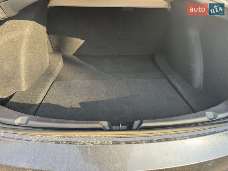 Седан Tesla Model 3 2020 в Львове