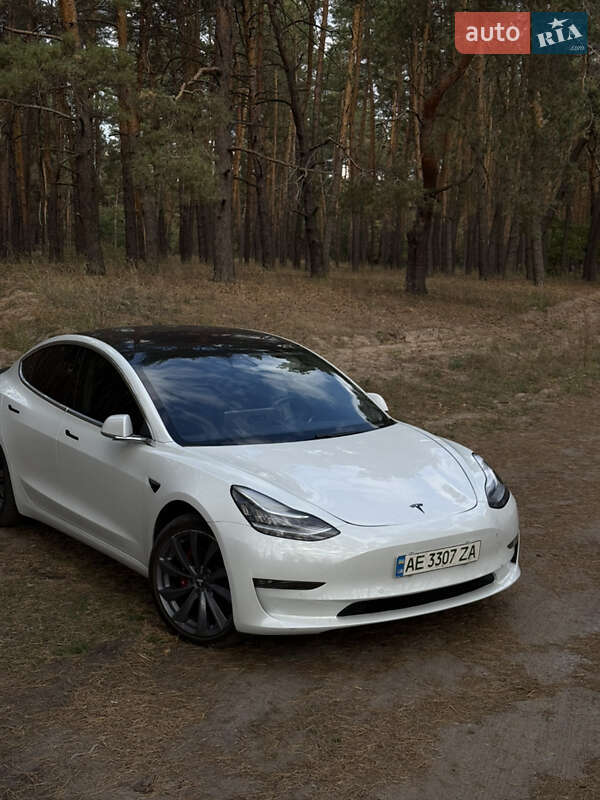 Седан Tesla Model 3 2018 в Днепре