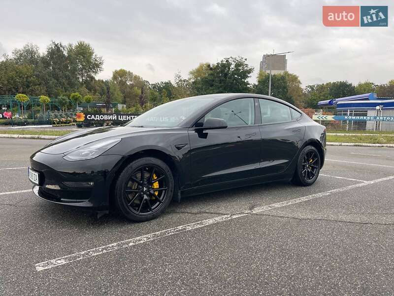 Седан Tesla Model 3 2023 в Киеве