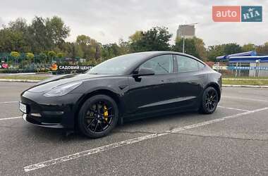 Седан Tesla Model 3 2023 в 