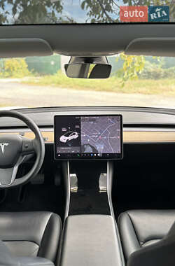Седан Tesla Model 3 2019 в 