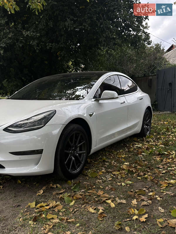 Седан Tesla Model 3 2019 в Дніпрі
