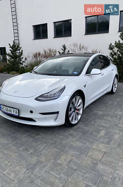 Седан Tesla Model 3 2019 в Луцке