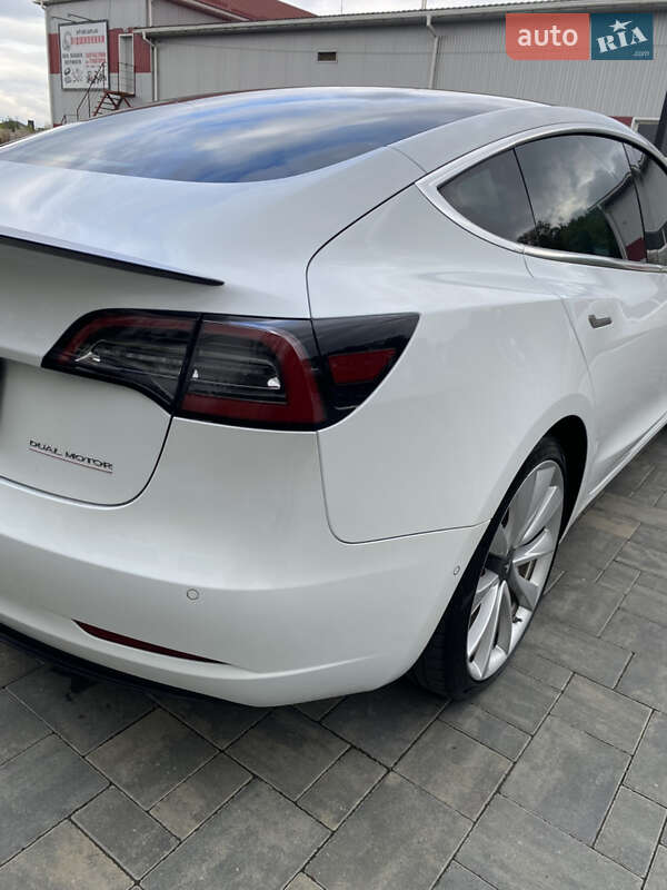 Седан Tesla Model 3 2019 в Луцьку